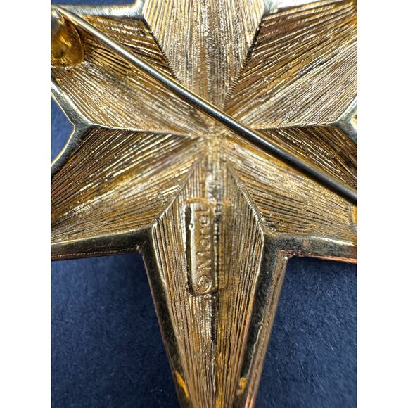 Vtg Monet Gold Tone 6 Pointed Star Brooch North Star Christmas Textured Lot of 2 - Picture 6 of 9